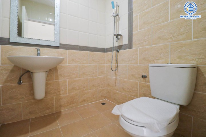 ทาวน์เฮ้าส์มือสอง โครงการ โกลเด้นซิตี้ ปิ่นเกล้า-จรัญสนิทวงศ์ เนื้อที่ 18.50 ตร.ว. ฟังก์ชัน 3 ห้องนอน 2 ห้องน้ำ 1 ที่จอดรถ บ้านสภาพสวย พร้อมเข้าอยู่ ทำเลดีเชื่อมต่อถ.บางกรวย-ไทรน้อย, ราชพฤกษ์, นครอินทร์ ใกล้รถไฟฟ้าสายสีแดงอ่อน "สถานีบางบำหรุ" สายสีน้ำเงิน "สถานีบางอ้อ" และใกล้จุดขึ้นทางด่วน "ศรีรัช"